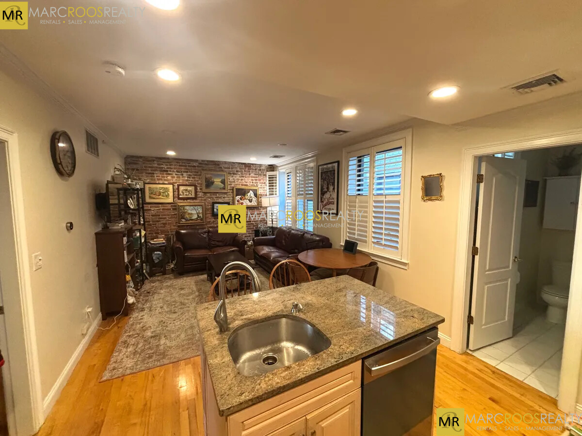 454 Hanover St, North End