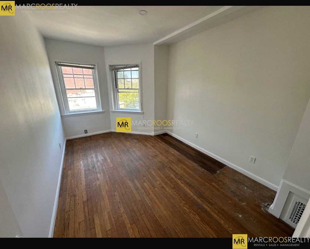 Photo 4 of Beacon Unit ROOM