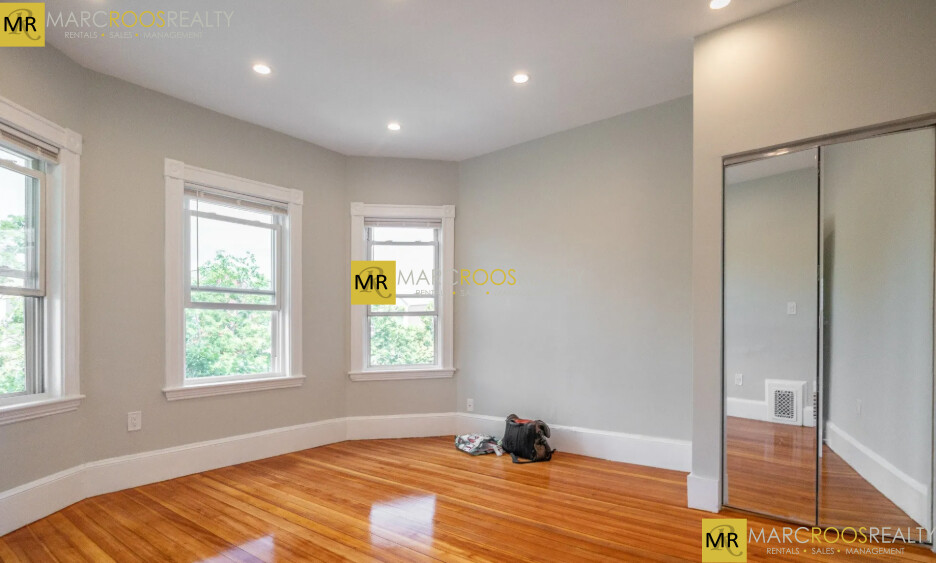 Photo 3 of 164 Hyde Park Ave. Unit 2