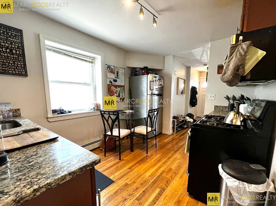 https://ygl-photos.s3.us-west-004.backblazeb2.com/75W67f54de79eb2b.jpg