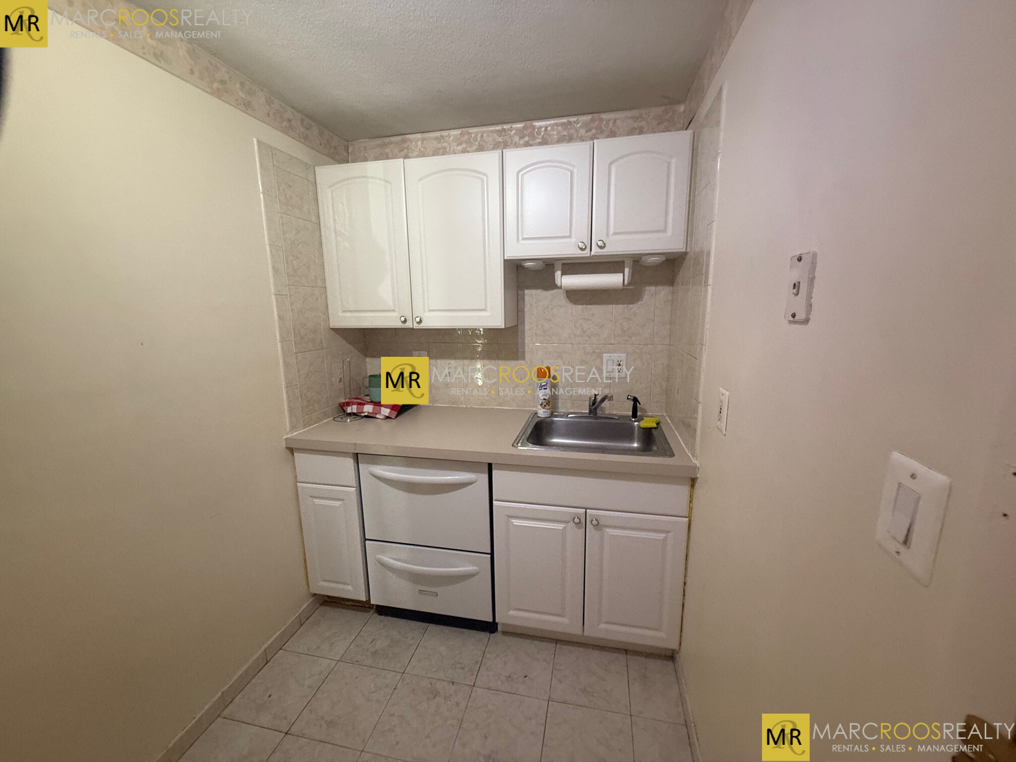 Photo 10 of Bennington St. Unit 5