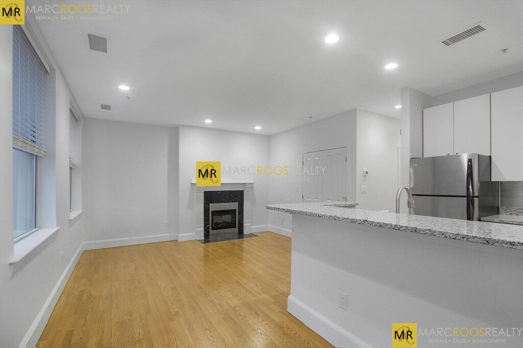 Photo 4 of Boylston St. Unit 8 [NO ADS]