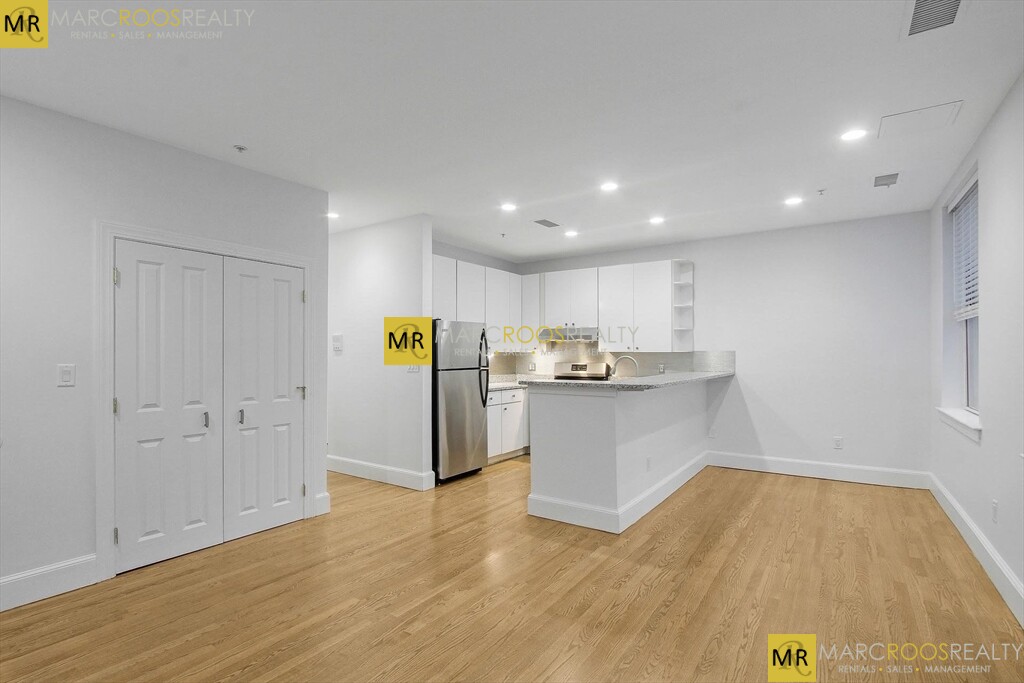 Photo 8 of Boylston St. Unit 8 [NO ADS]