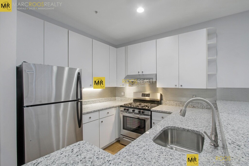 Boylston St. Unit 8 [NO ADS], Boston