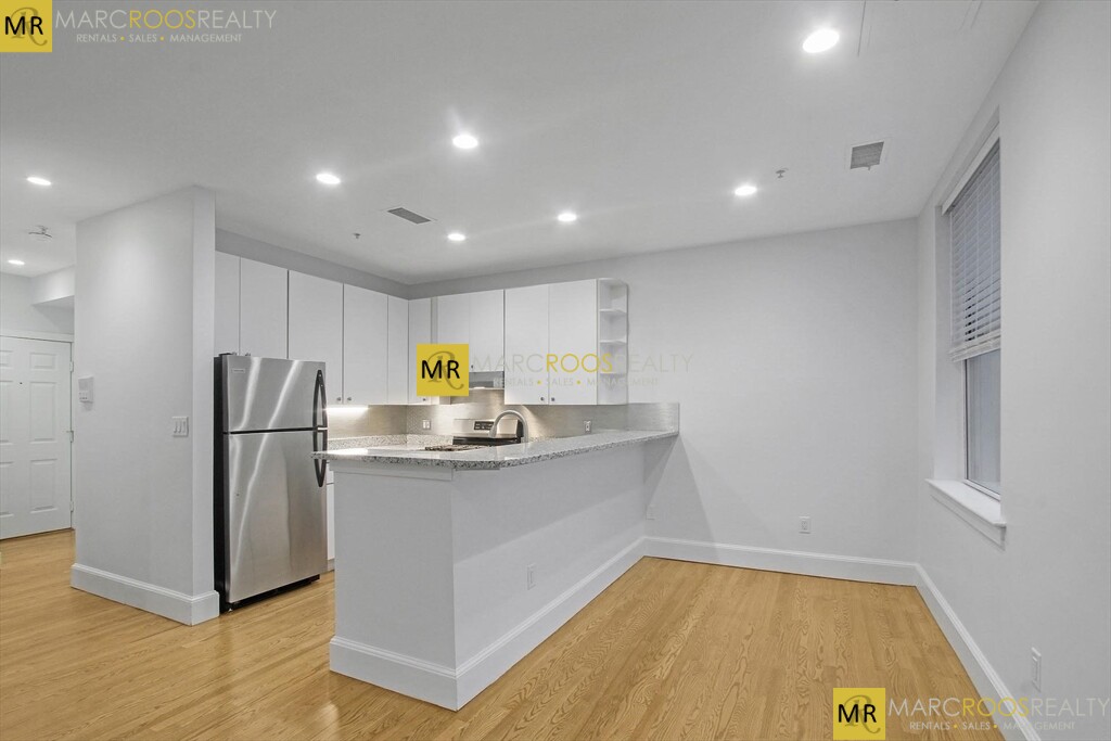 Photo 7 of Boylston St. Unit 8 [NO ADS]