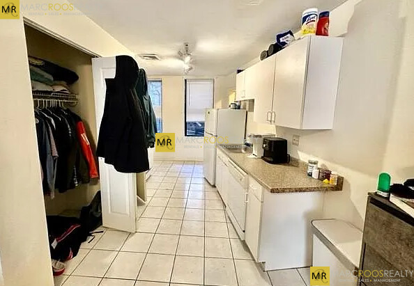 11 Charter St. - 2,200USD / month