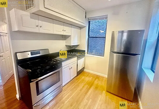 40 Clark St. - 2,400USD / month