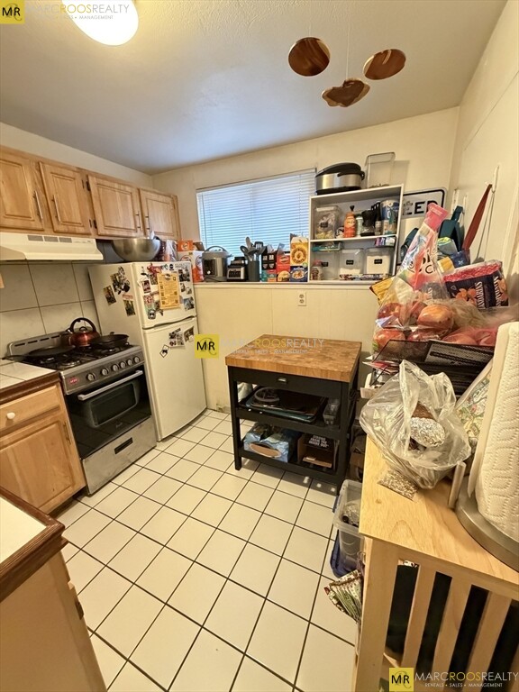 Photo 2 of 108 Perkins St. Unit 4