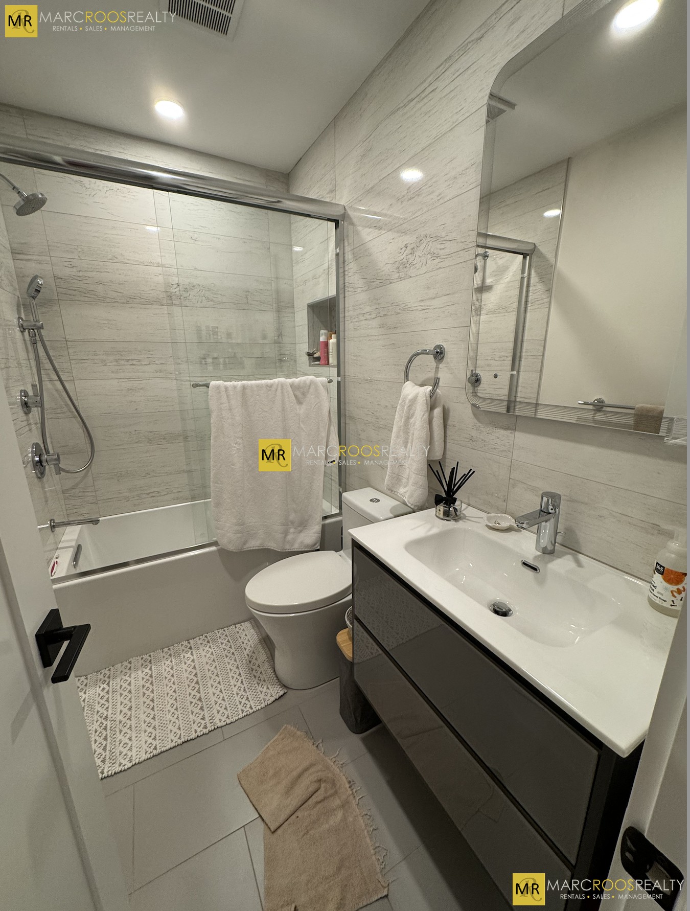 Photo 6 of Newbury St. Unit 2