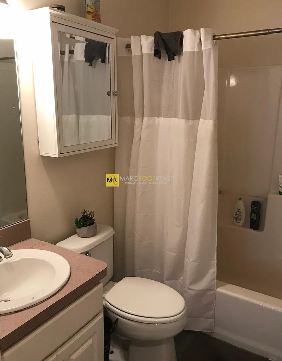Photo 20 of 111 West 8th St. Unit I
