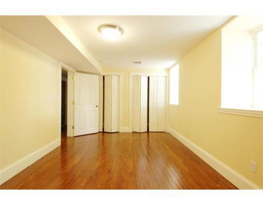 6 bed, 2 bath apartment for rent at 21 Parker Hill Ave Unit 3, Mission Hill — photo 35 of 46