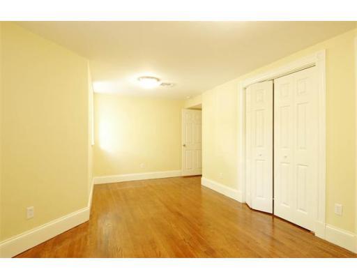 6 bed, 2 bath apartment for rent at 21 Parker Hill Ave Unit 3, Mission Hill — photo 39 of 46