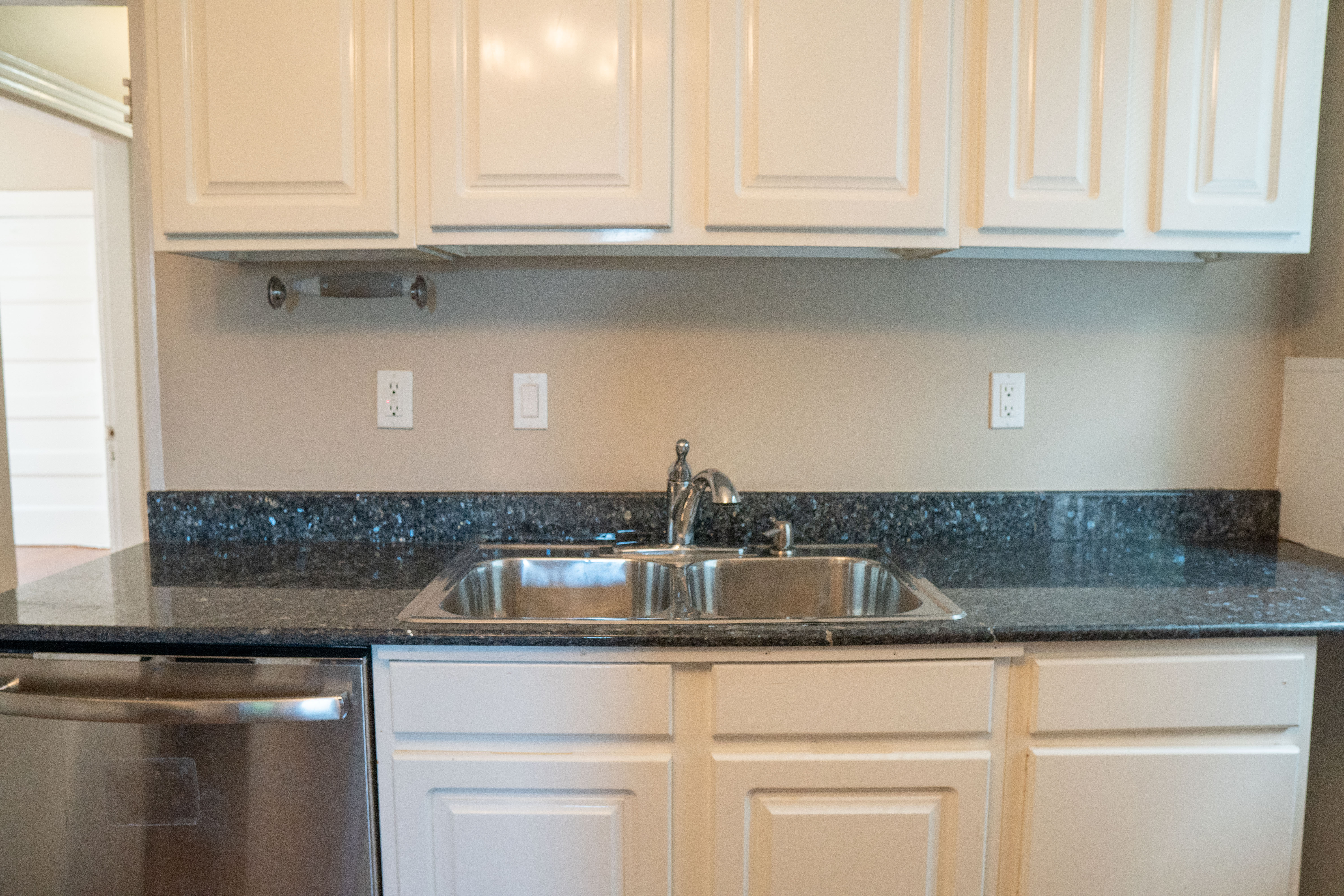 6 bed, 2 bath apartment for rent at 3 Parker Hill Ter Unit 1, Mission Hill — photo 40 of 43