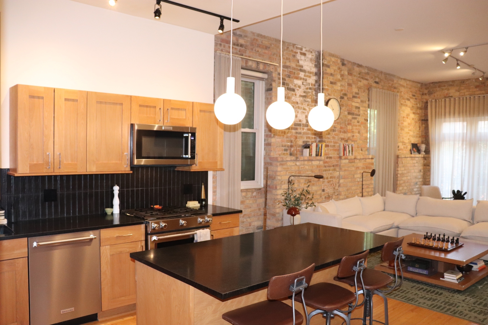 1243 North Wolcott St. - 5,200USD / month