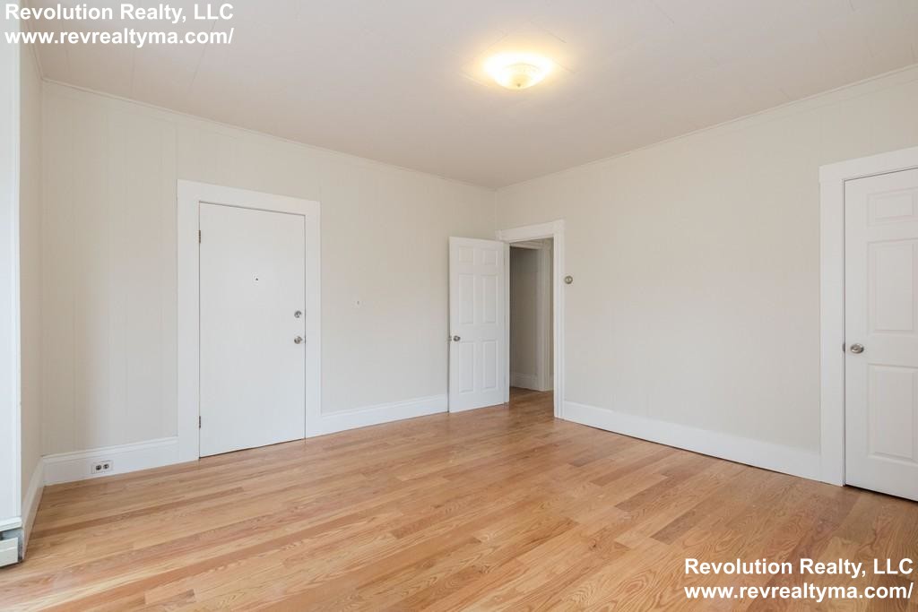 27 Pinckney St, East Somerville