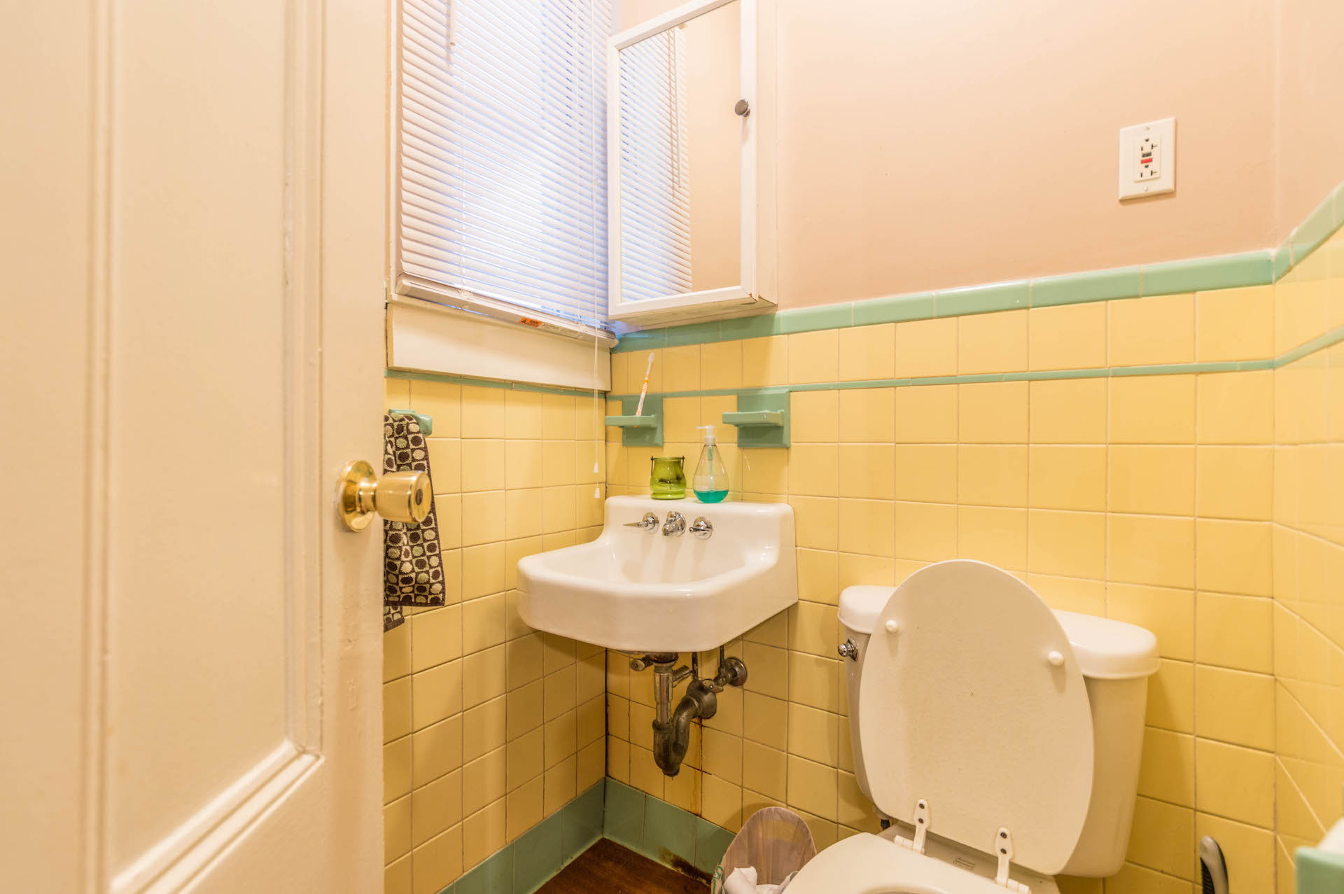 5 bed, 1.5 bath apartment for rent at 4 Sparhawk St Unit 4, Brighton — photo 12 of 35