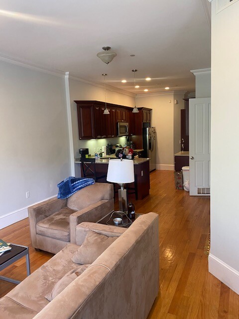 1089 Beacon St, Longwood