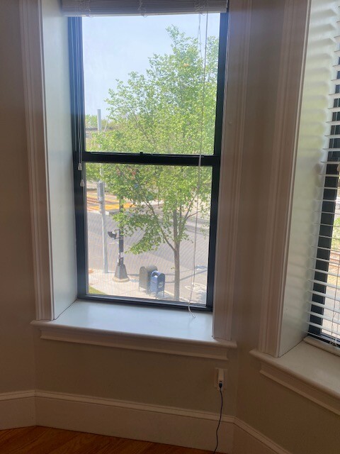 1089 Beacon St, Longwood