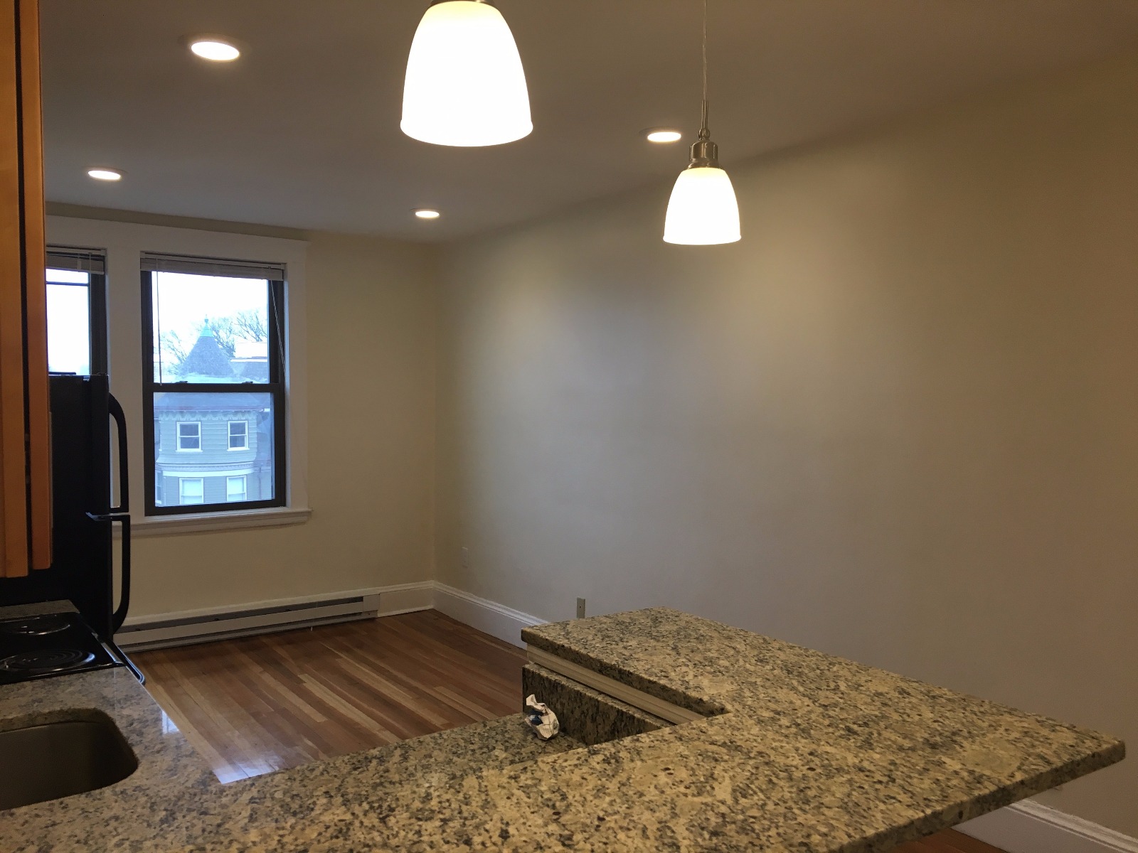 3 bed, 1 bath apartment for rent at 379 Broadway Unit 31, Winter Hill — photo 4 of 9