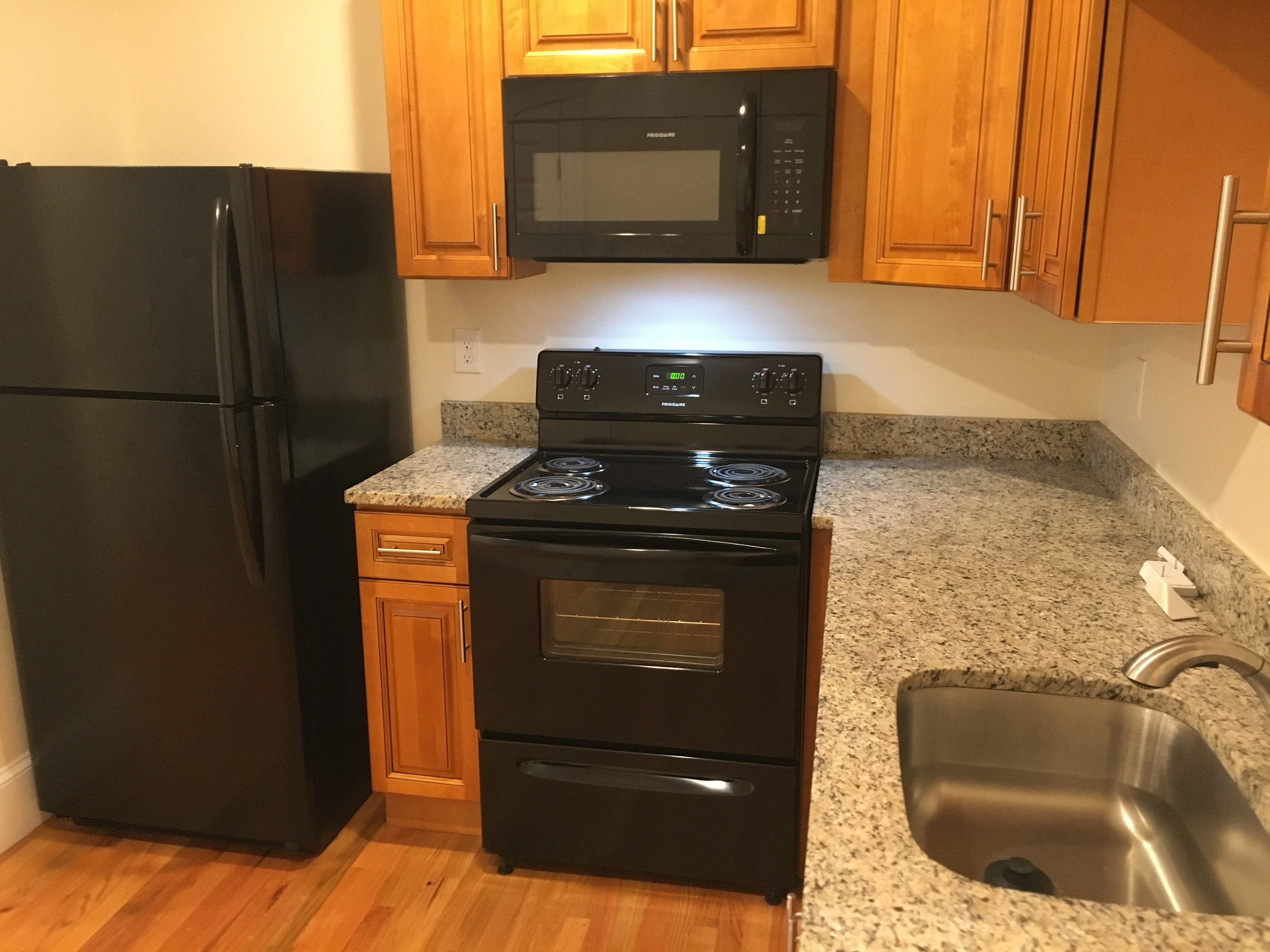 3 bed, 1 bath apartment for rent at 383 Broadway Unit 12, Winter Hill — photo 5 of 13