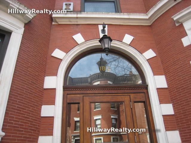 102 Gainsborough St, Fenway