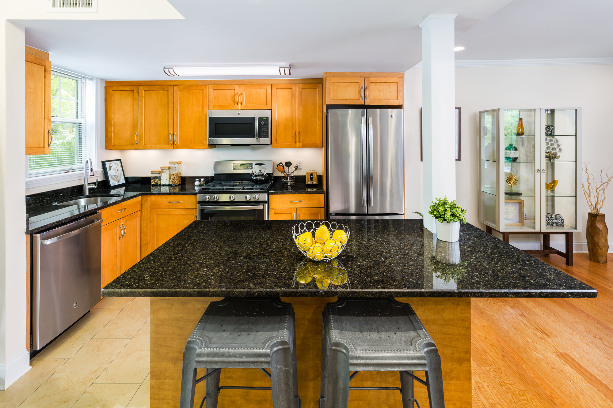2 bed, 1 bath apartment for rent at 42 Independence Dr, Brookline — photo 2 of 6