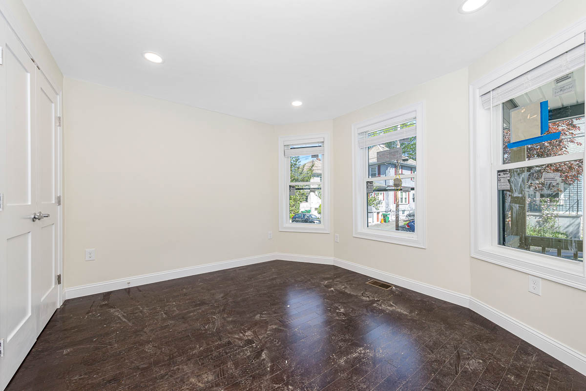 62 Bradbury Ave, Medford