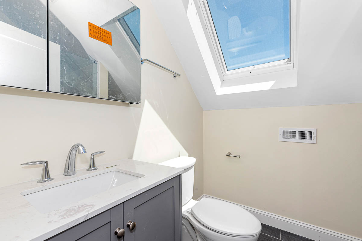 62 Bradbury Ave, Medford