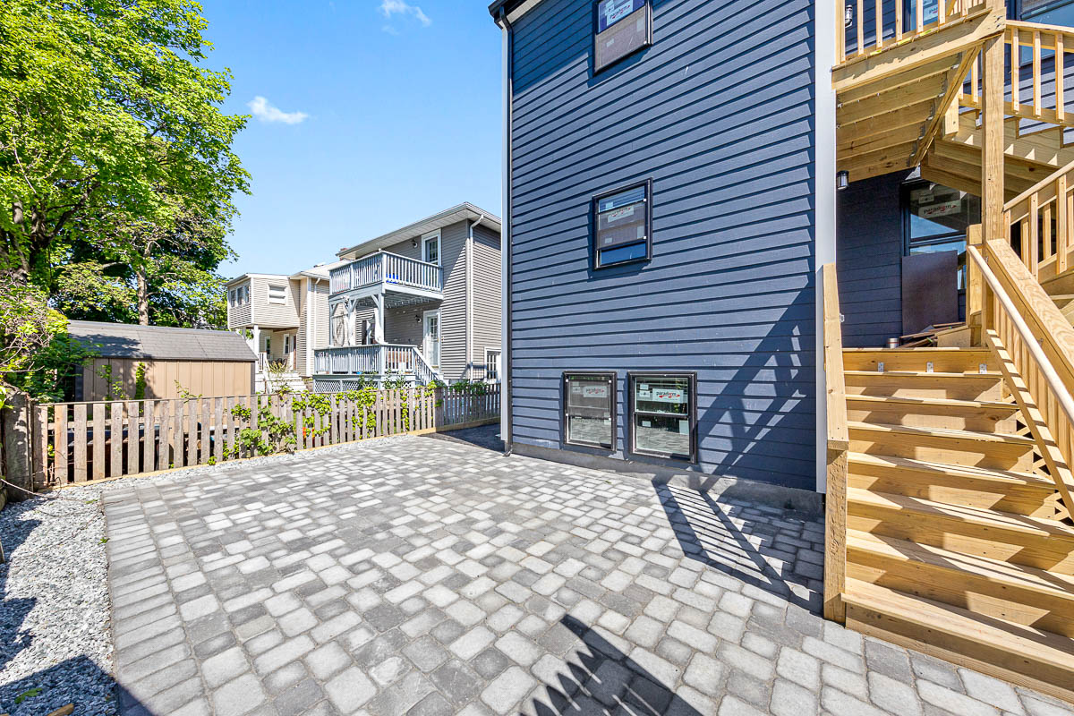 62 Bradbury Ave, Medford