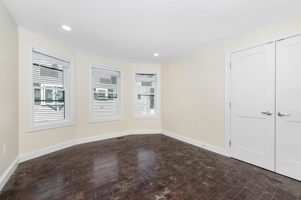 62 Bradbury Ave, Medford