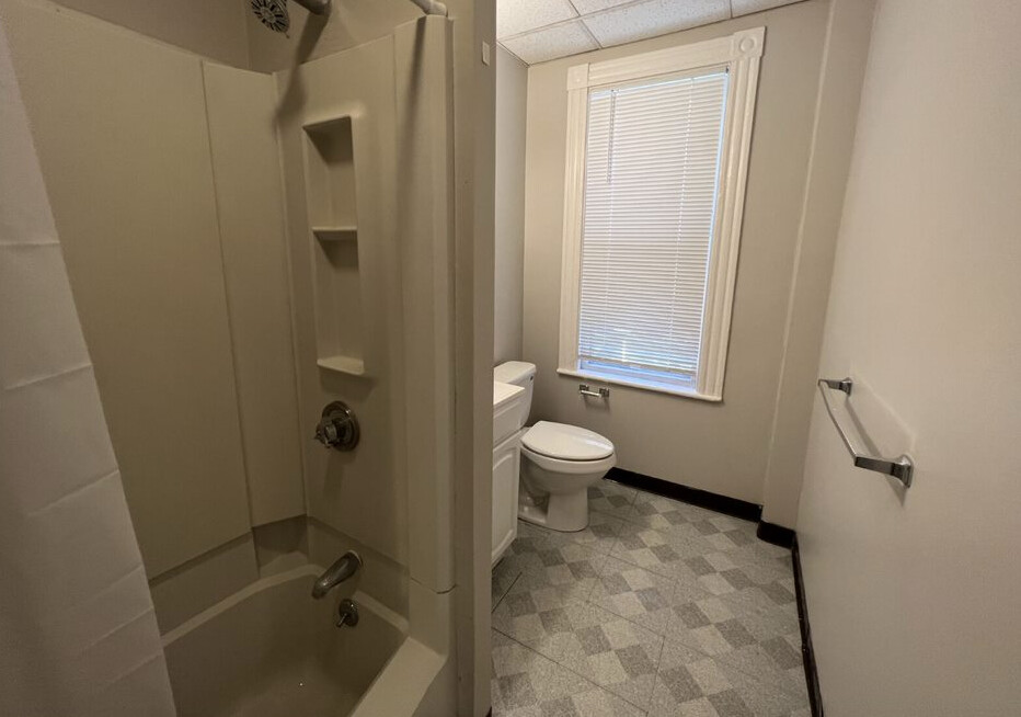 12 Pleasant Ave, Central Square