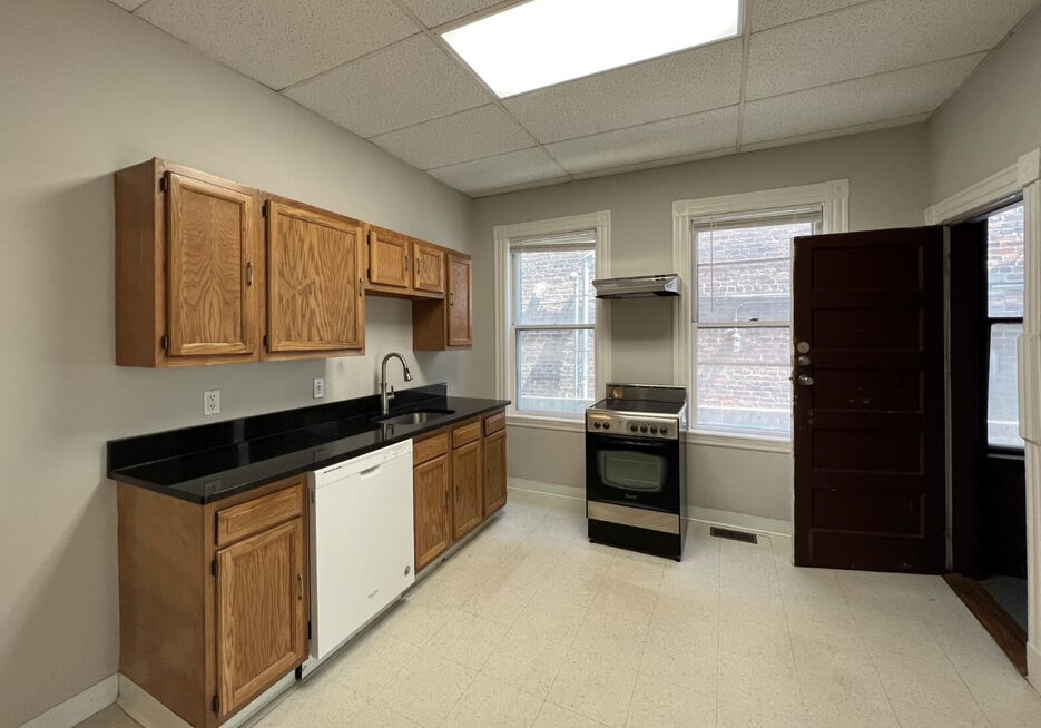 12 Pleasant Ave, Central Square