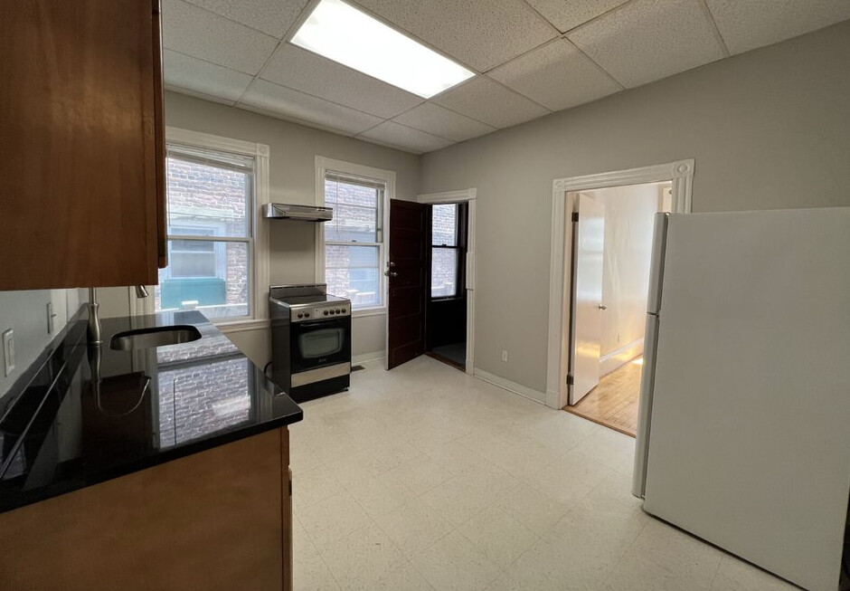 12 Pleasant Ave, Central Square