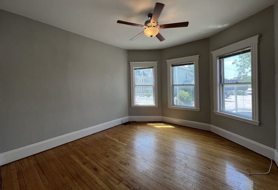 12 Pleasant Ave, Central Square