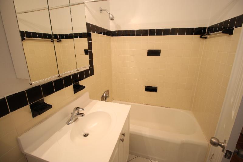 2 bed, 1 bath apartment for rent at 226 Independence Dr, Chestnut Hill — photo 6 of 18