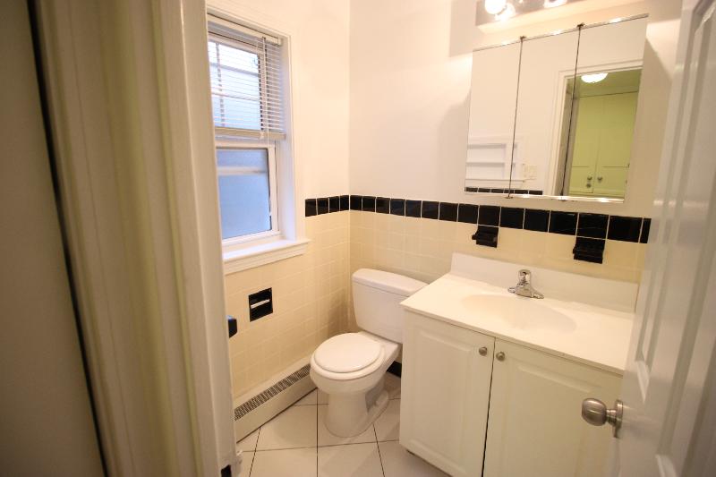 2 bed, 1 bath apartment for rent at 226 Independence Dr, Chestnut Hill — photo 7 of 18