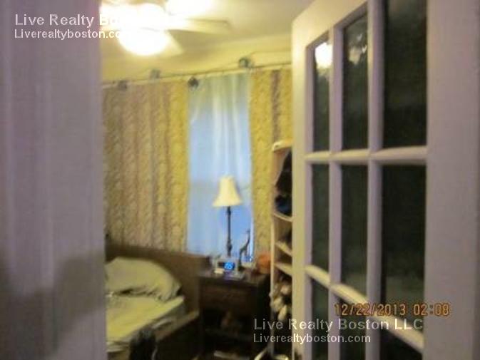 86 Linden St, Allston