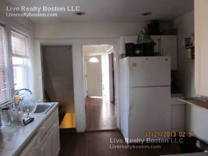 86 Linden St, Allston