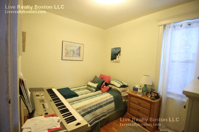 1426 Commonwealth Ave, Brighton