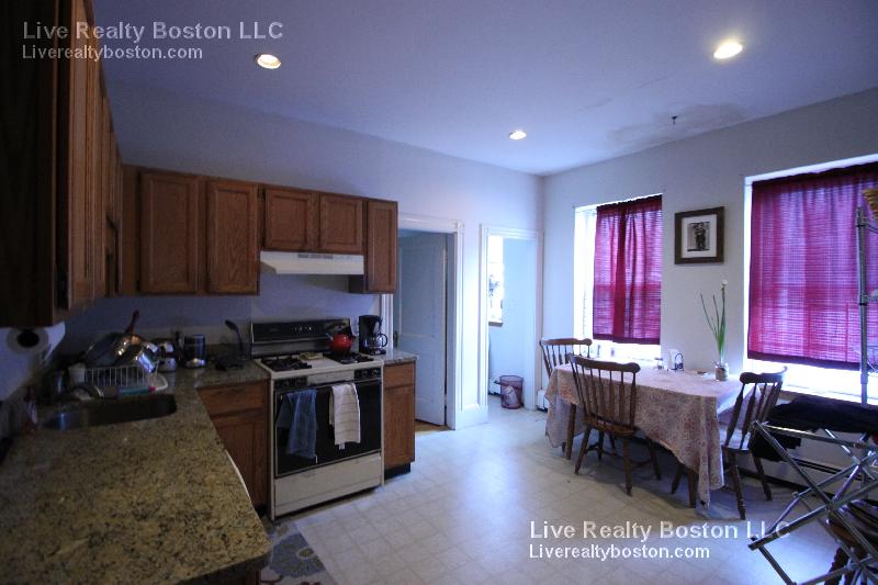 1426 Commonwealth Ave, Brighton