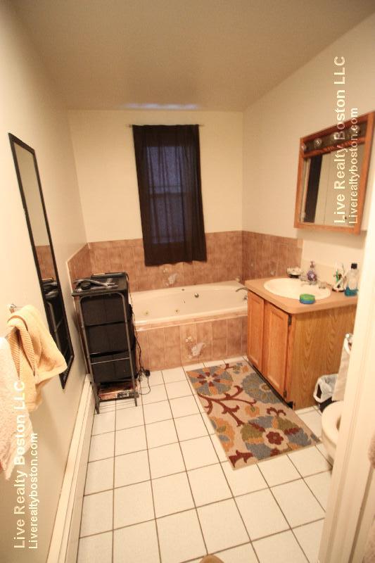 1426 Commonwealth Ave, Brighton