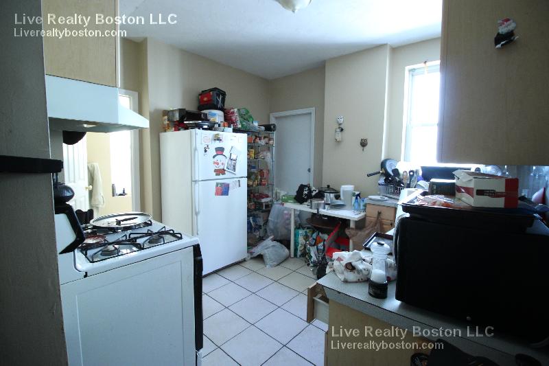 17 Highgate St, Allston