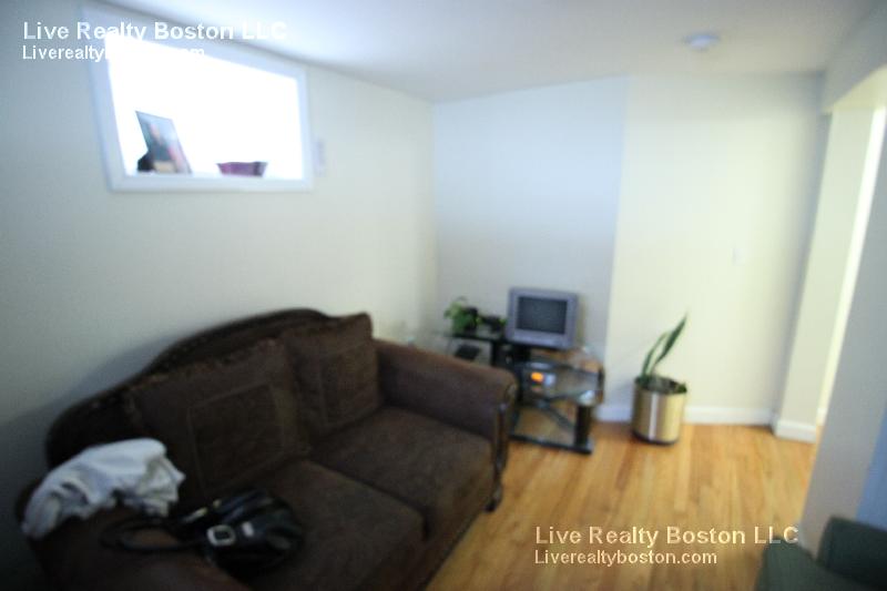 1426 Commonwealth Ave, Brighton