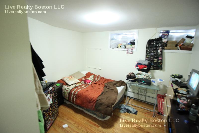 1426 Commonwealth Ave, Brighton