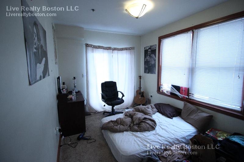 102 Allston St, Allston