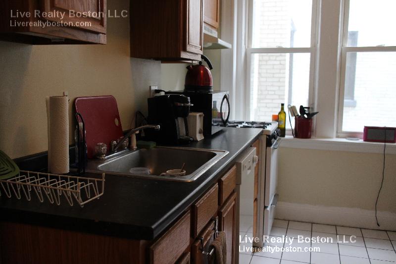 321 Summit Ave, Brighton