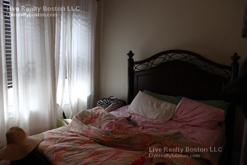 321 Summit Ave, Brighton