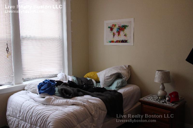 321 Summit Ave, Brighton