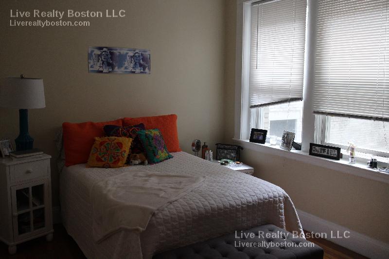 321 Summit Ave, Brighton