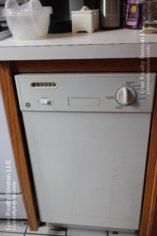 321 Summit Ave, Brighton